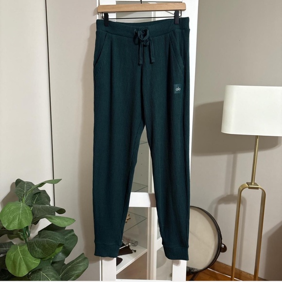 ALO Yoga Muse Sweatpant Joggers size Medium - Picture 1 of 6